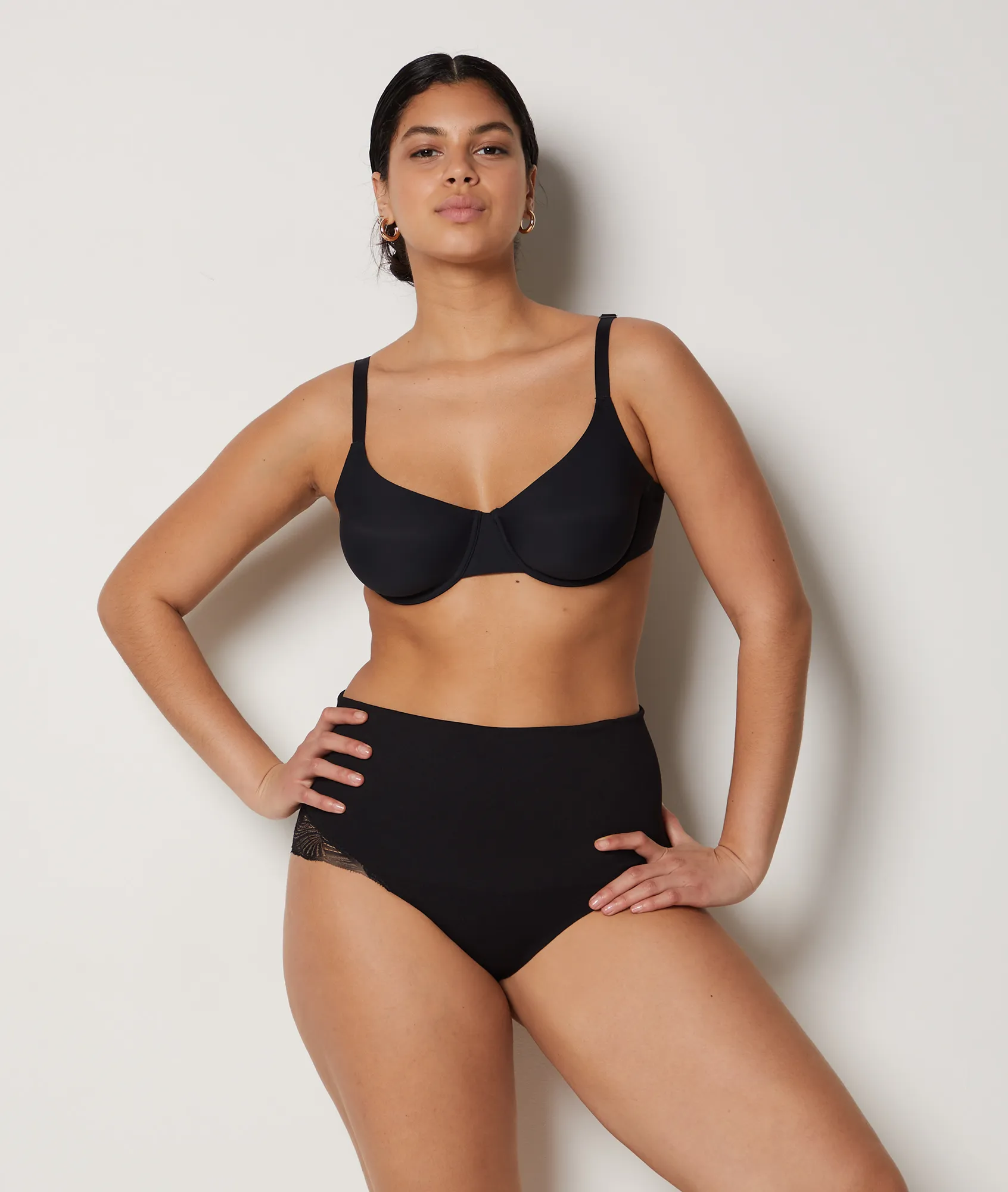 BRAGUITA MOLDEADORA TALLE ALTO DE MICROFIBRA POWER LACE BY ETAM NOIR  ETAM