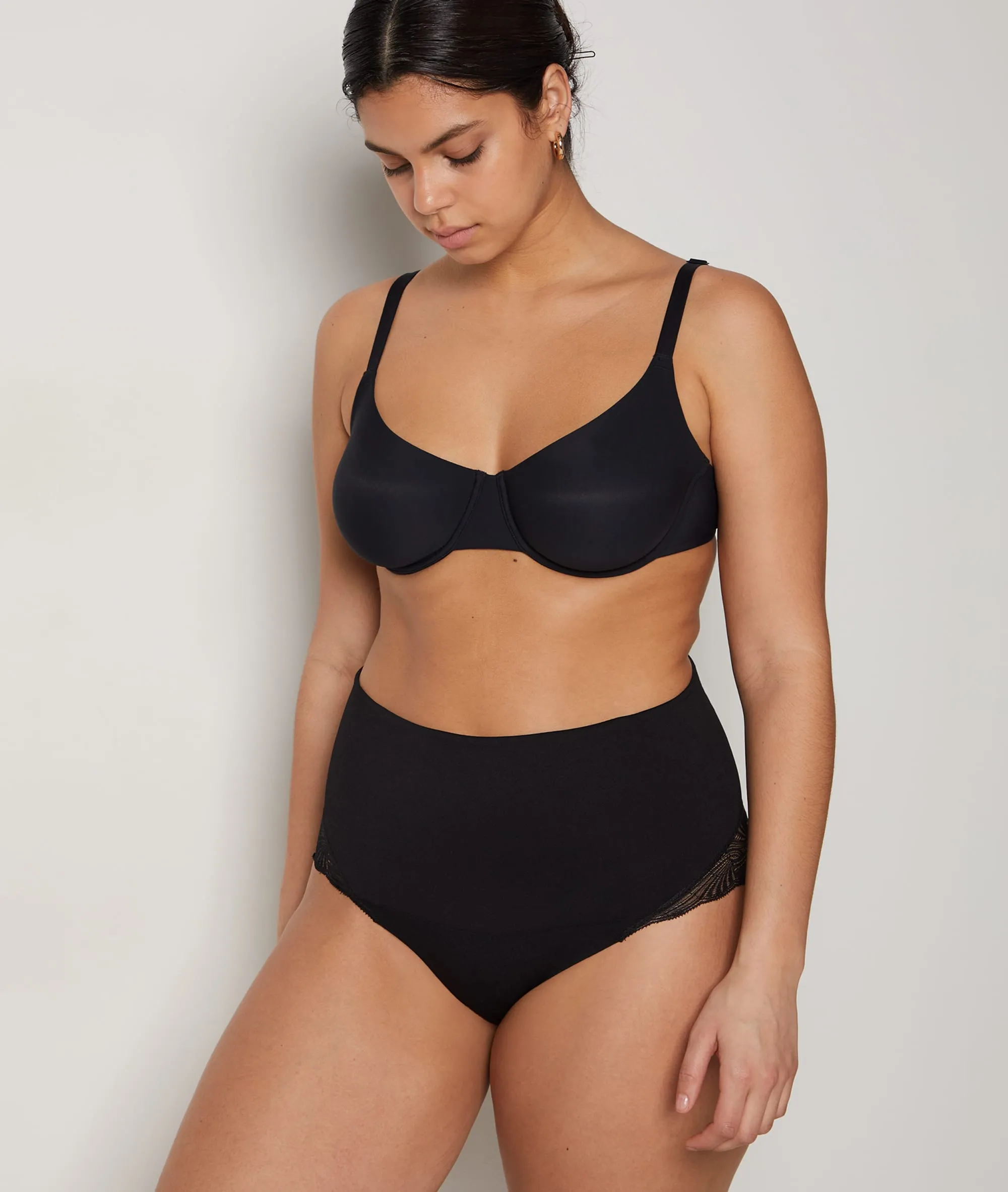 BRAGUITA MOLDEADORA TALLE ALTO DE MICROFIBRA POWER LACE BY ETAM NOIR  ETAM