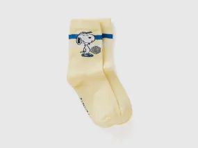 Calcetines amarillos de Snoopy ©Peanuts