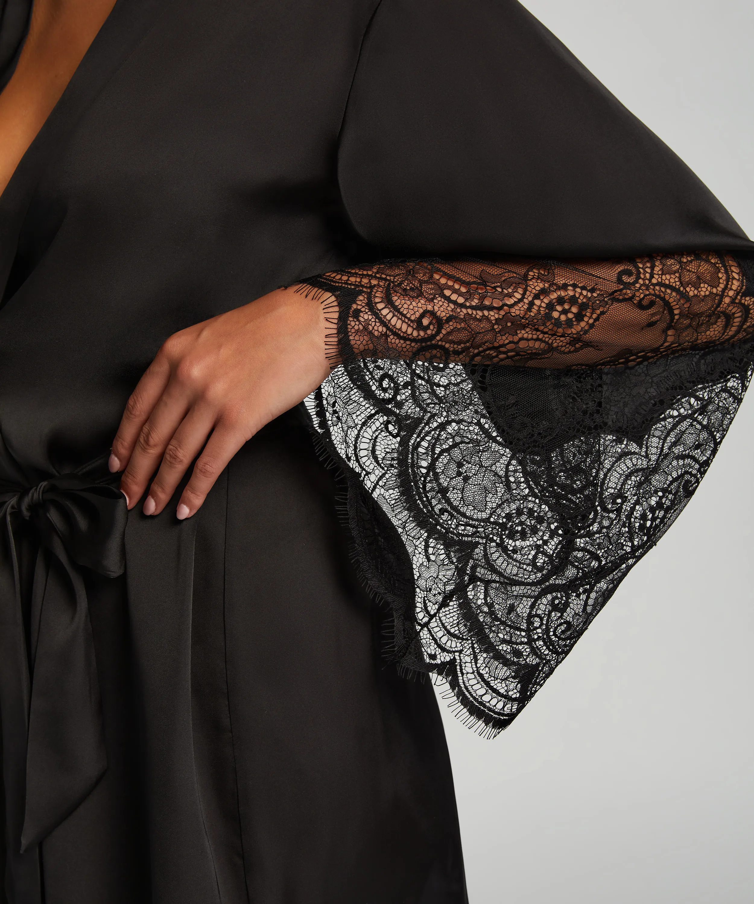 KIMONO LACE SATIN  NEGRO