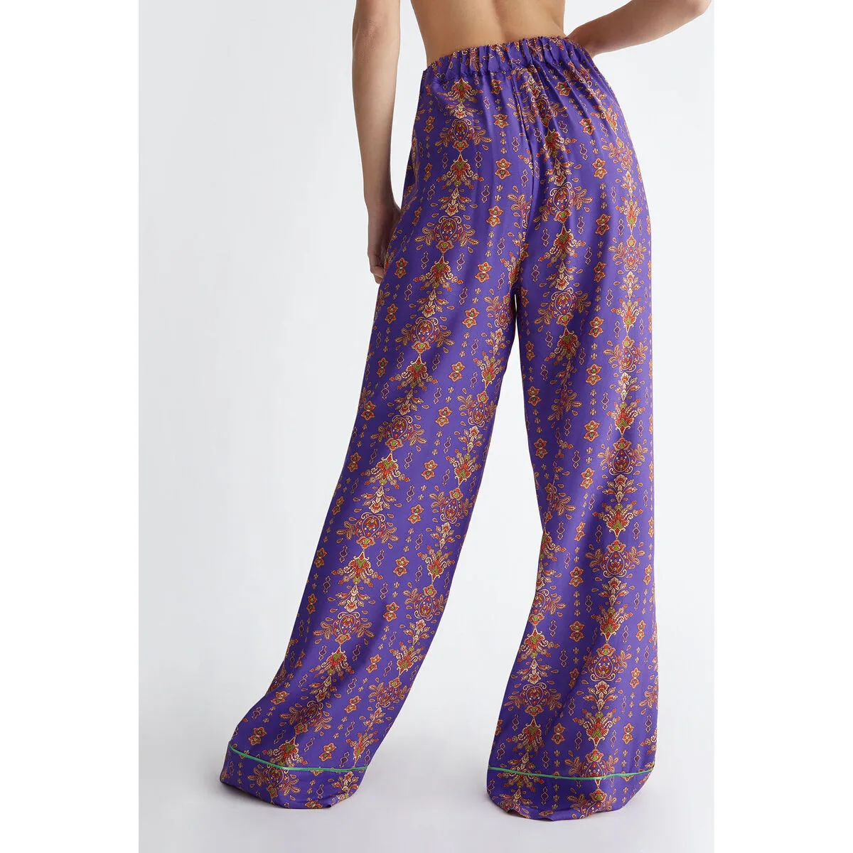 Pantalón ancho con estampado