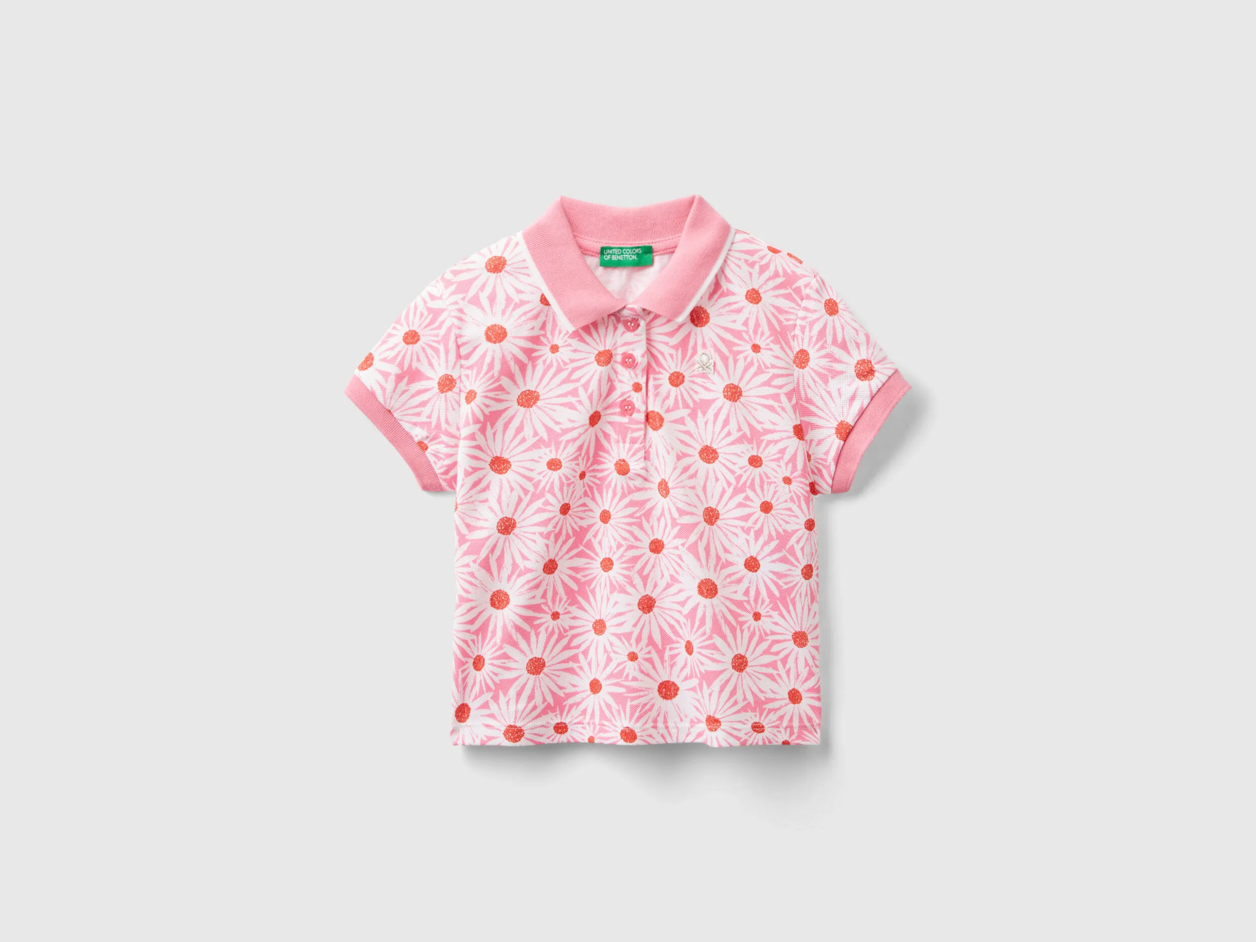 Polo rosa con estampado de flores