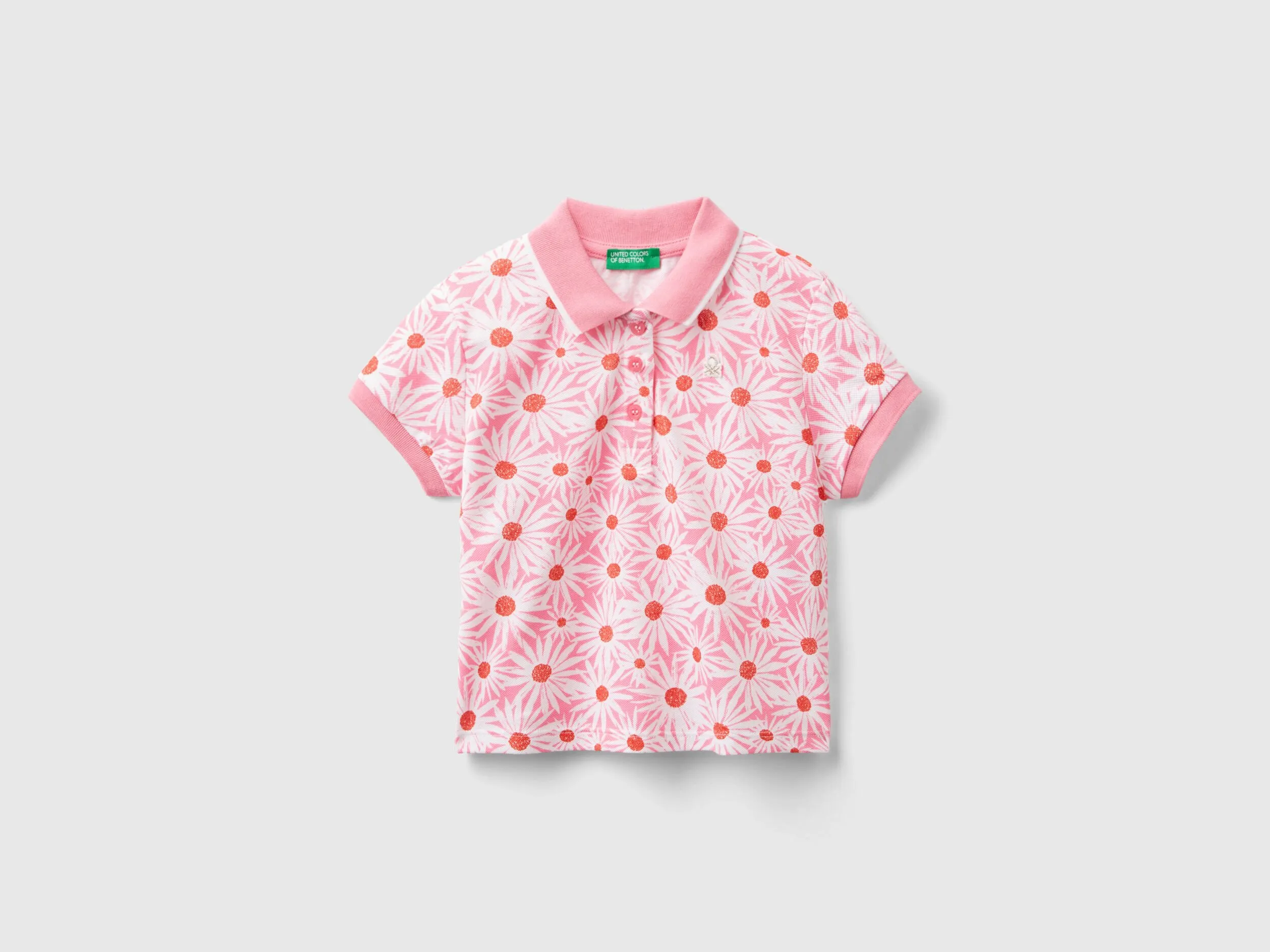 Polo rosa con estampado de flores