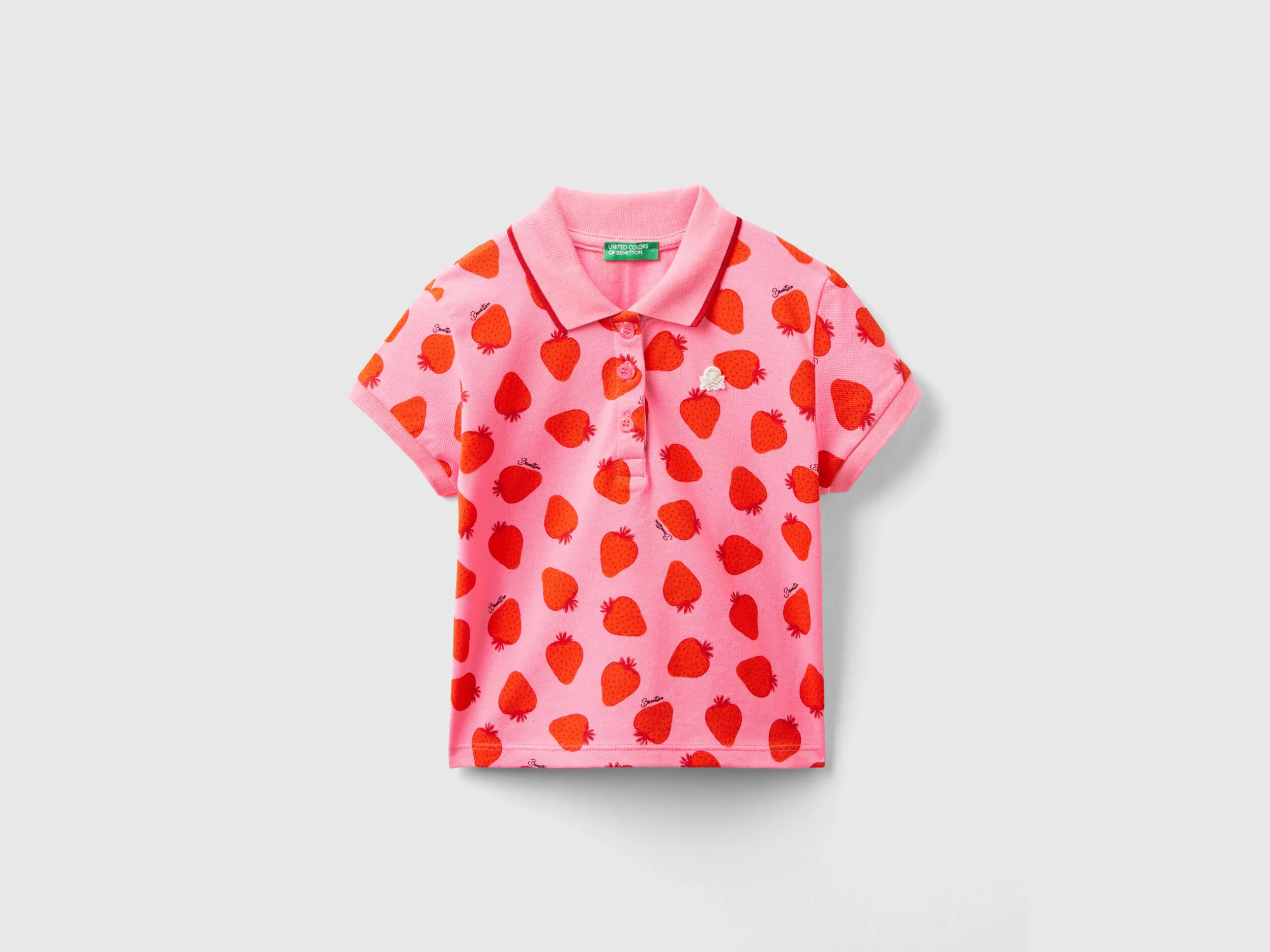 Polo rosa con estampado de fresas