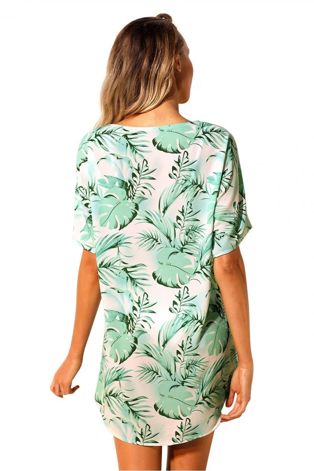 Vestido de playa con estampado tropical